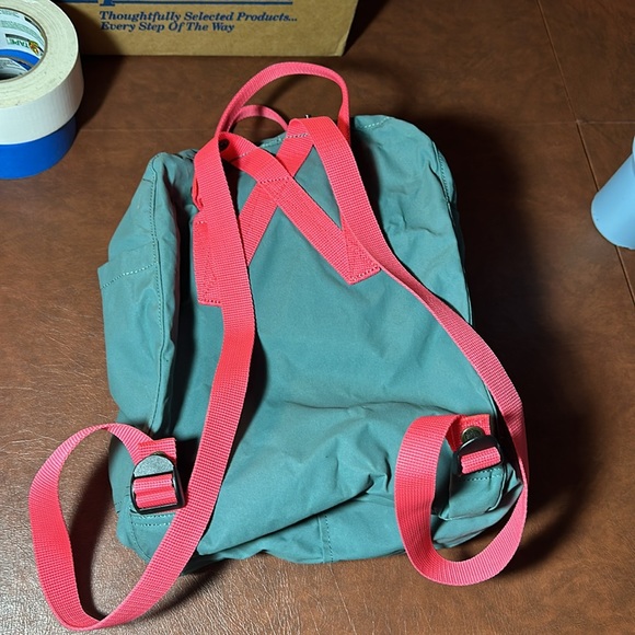 Fjallraven Kanken Backpack (regular 16L size) - Picture 7 of 9